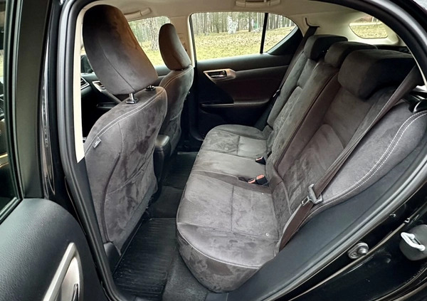 Lexus CT cena 96500 przebieg: 42200, rok produkcji 2019 z Augustów małe 497